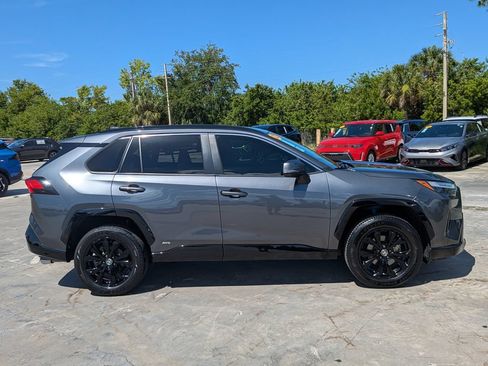Used 2022 Toyota RAV4 SE AWD/4WD image 9