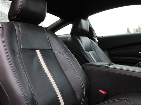 Used 2010 Ford Mustang GT RWD image 8
