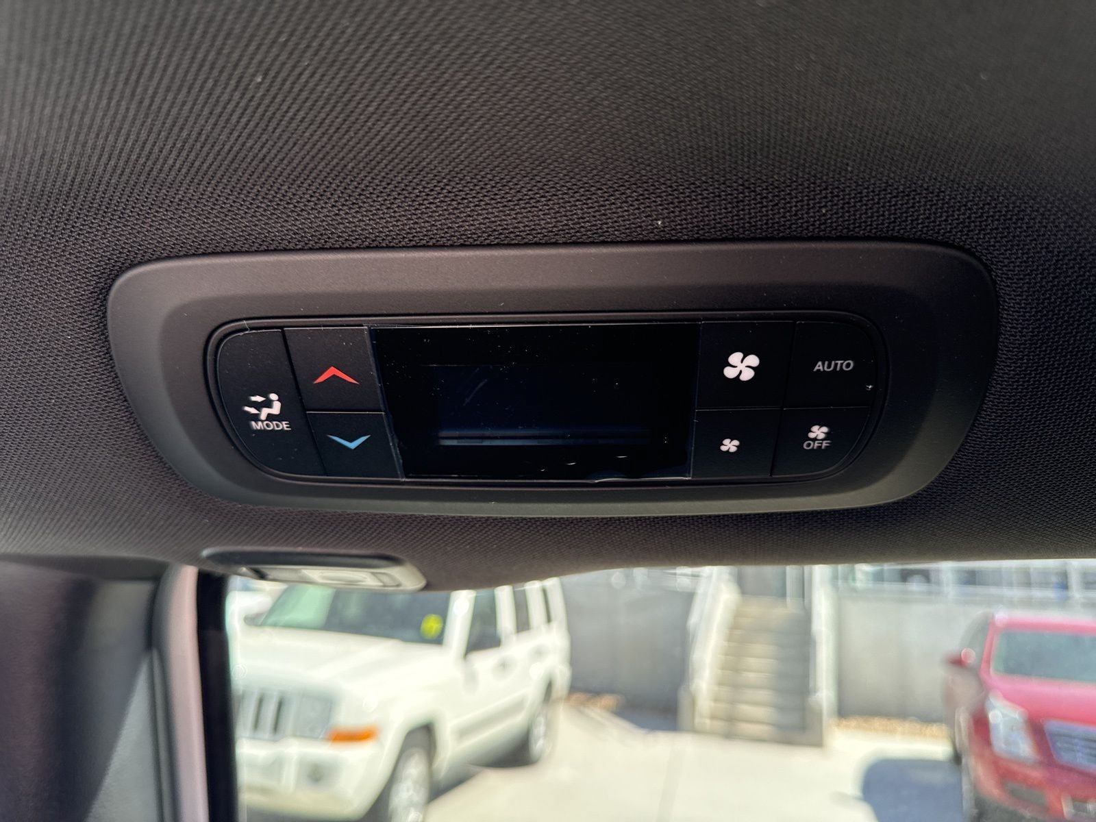 New 2026 Chrysler Pacifica Select AWD/4WD image 32