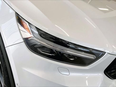 Certified 2022 Volvo XC40 T4 R-Design w/ Advanced Package image 26