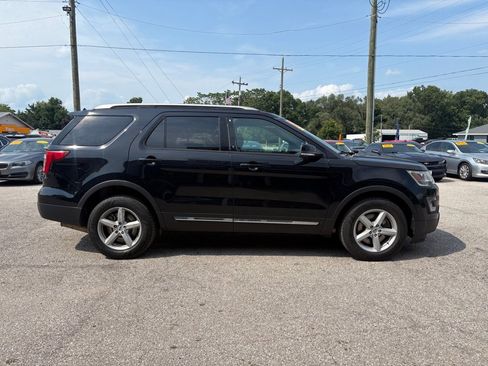 Used 2017 Ford Explorer XLT w/ Equipment Group 201A AWD/4WD image 3
