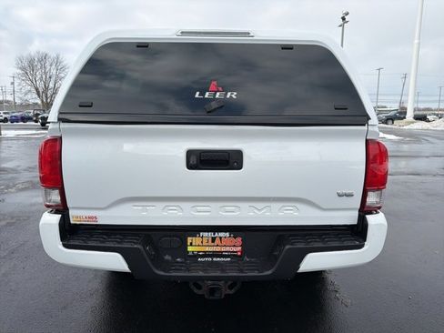 Used 2017 Toyota Tacoma TRD Sport image 6