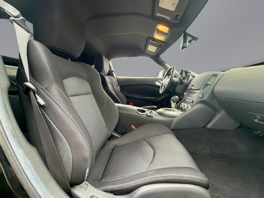 Used 2020 Nissan 370Z Coupe RWD image 16