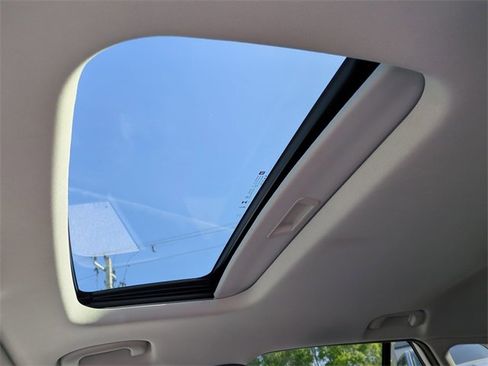 Certified 2024 Chevrolet Trax LT w/ Sunroof Package image 23