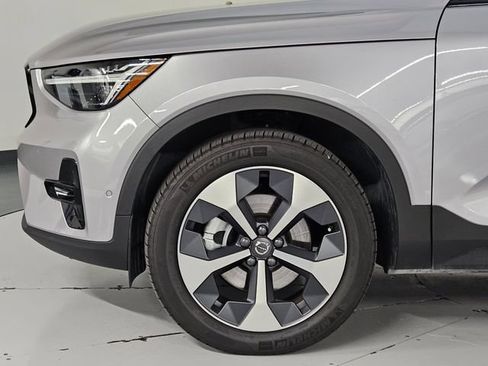 Certified 2026 Volvo XC40 B5 Plus AWD/4WD image 11