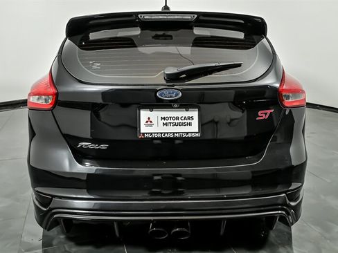 Used 2018 Ford Focus ST FWD image 8