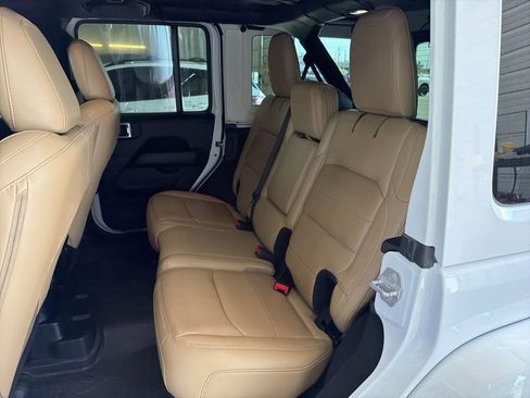 Used 2019 Jeep Wrangler Unlimited Sahara image 35