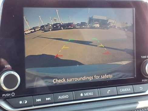 Used 2024 Nissan Rogue SV image 11