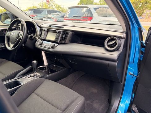 Used 2018 Toyota RAV4 XLE FWD image 10