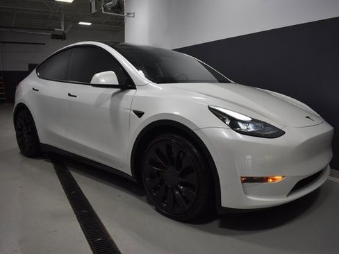 Used 2022 Tesla Model Y Performance image 7