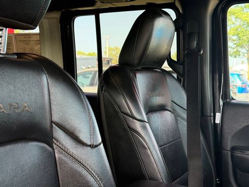 Used 2020 Jeep Wrangler Unlimited Sahara AWD/4WD image 37