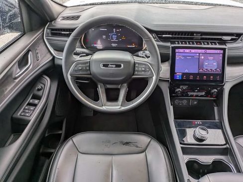 Used 2025 Jeep Grand Cherokee Limited w/ Black Appearance Package RWD image 17