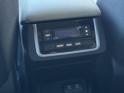 Used 2020 Subaru Ascent Premium w/ Convenience Package image 16