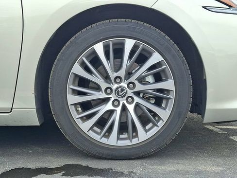 Used 2019 Lexus ES 350 w/ Premium Package FWD image 4