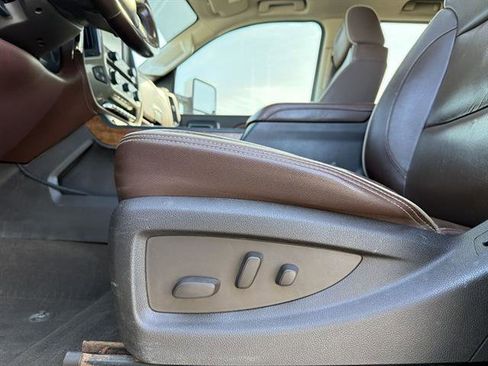 Used 2019 Chevrolet Silverado 2500 High Country image 34