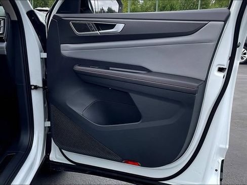 New 2025 Volkswagen Atlas Peak Edition SE image 27