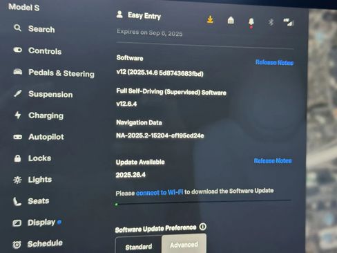 Used 2022 Tesla Model S Base image 16