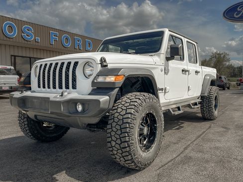Used 2020 Jeep Gladiator Sport w/ Quick Order Package 24S AWD/4WD image 2