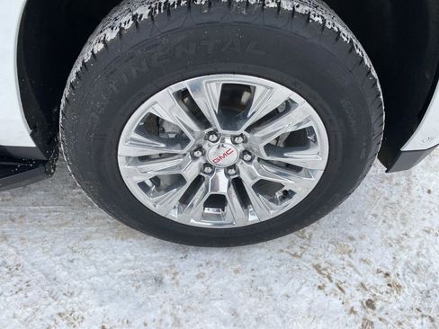 Used 2024 GMC Yukon XL Denali w/ Advanced Technology Package image 10