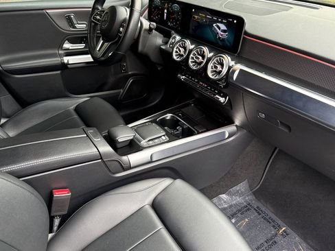 Used 2021 Mercedes-Benz GLB 250 4MATIC image 19