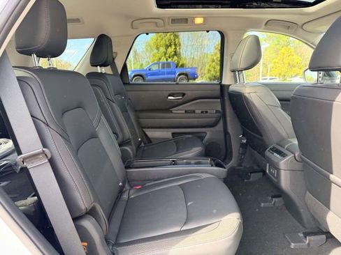 New 2026 Nissan Pathfinder SL w/ SL Premium Package AWD/4WD image 11