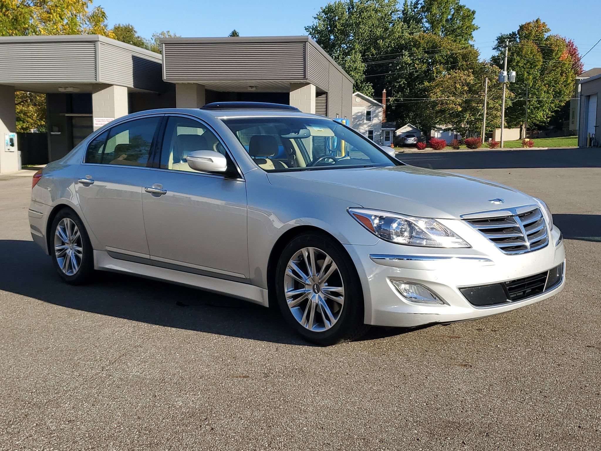 Used 2012 Hyundai Genesis 3.8 w/ Premium Pkg RWD image 3