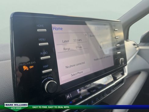 Used 2021 Toyota Sienna XLE image 19