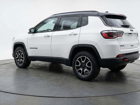 Used 2025 Jeep Compass Trailhawk AWD/4WD image 6