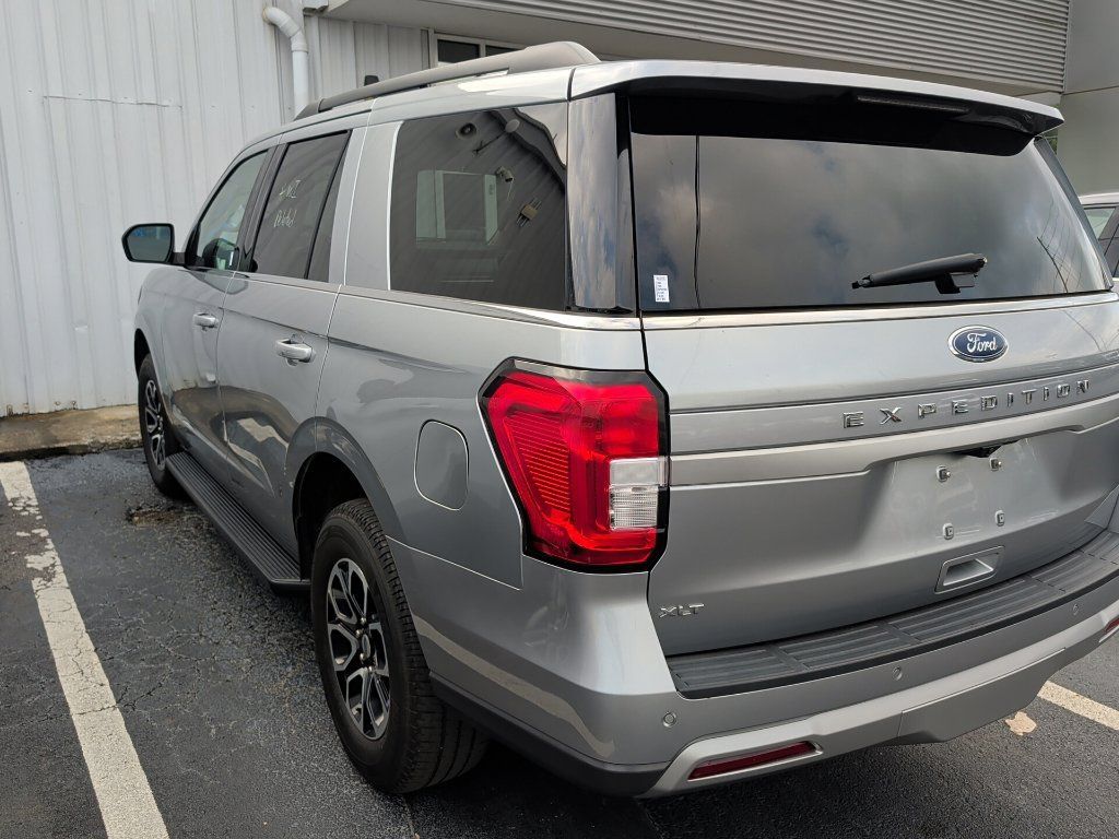 Used 2024 Ford Expedition XLT RWD image 6