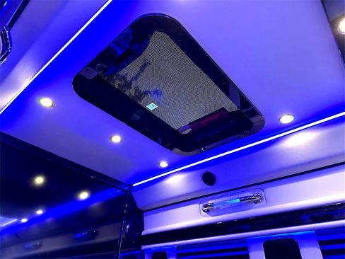 Used 2023 Mercedes-Benz Sprinter 3500 w/ Parking Package image 31