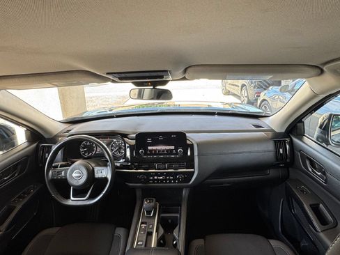Used 2025 Nissan Pathfinder SV FWD image 36