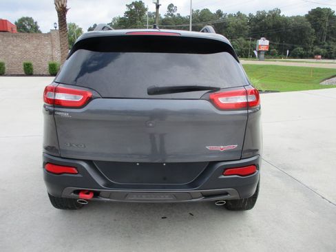 Used 2014 Jeep Cherokee Trailhawk w/ Comfort/Convenience Group AWD/4WD image 10