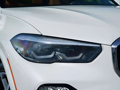 Used 2021 BMW X5 xDrive40i w/ M Sport Package image 25