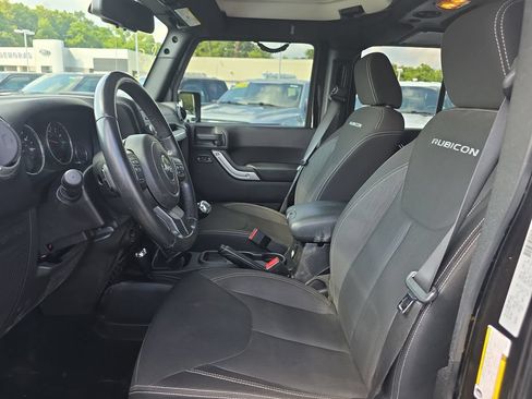 Used 2015 Jeep Wrangler Unlimited Rubicon w/ Dual Top Group AWD/4WD image 23