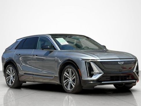 Used 2024 Cadillac Lyriq Luxury AWD/4WD image 7