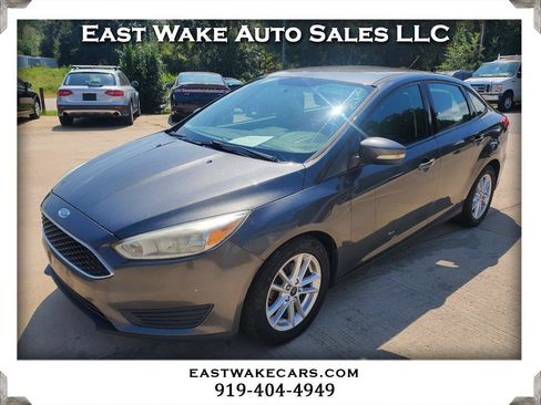 Used 2016 Ford Focus SE FWD image 1
