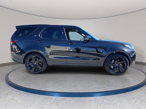 New 2026 Land Rover Discovery S image 4