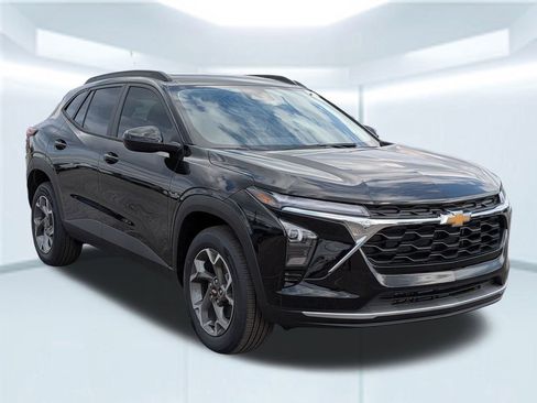 New 2026 Chevrolet Trax LT w/ Sunroof Package image 8