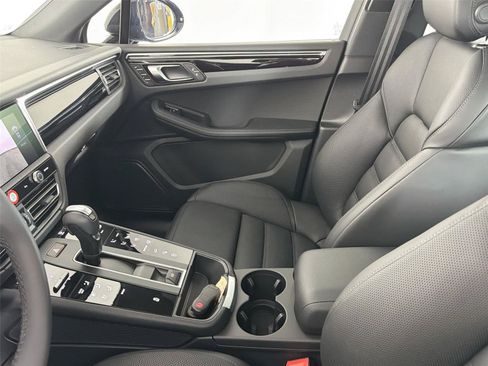 Certified 2026 Porsche Macan AWD/4WD image 29