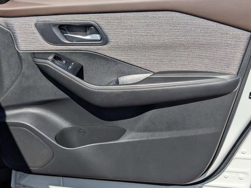 Used 2023 Nissan Rogue SV image 22