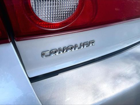 Used 2004 Chevrolet Cavalier Sedan w/ Preferred Equipment Group FWD image 29