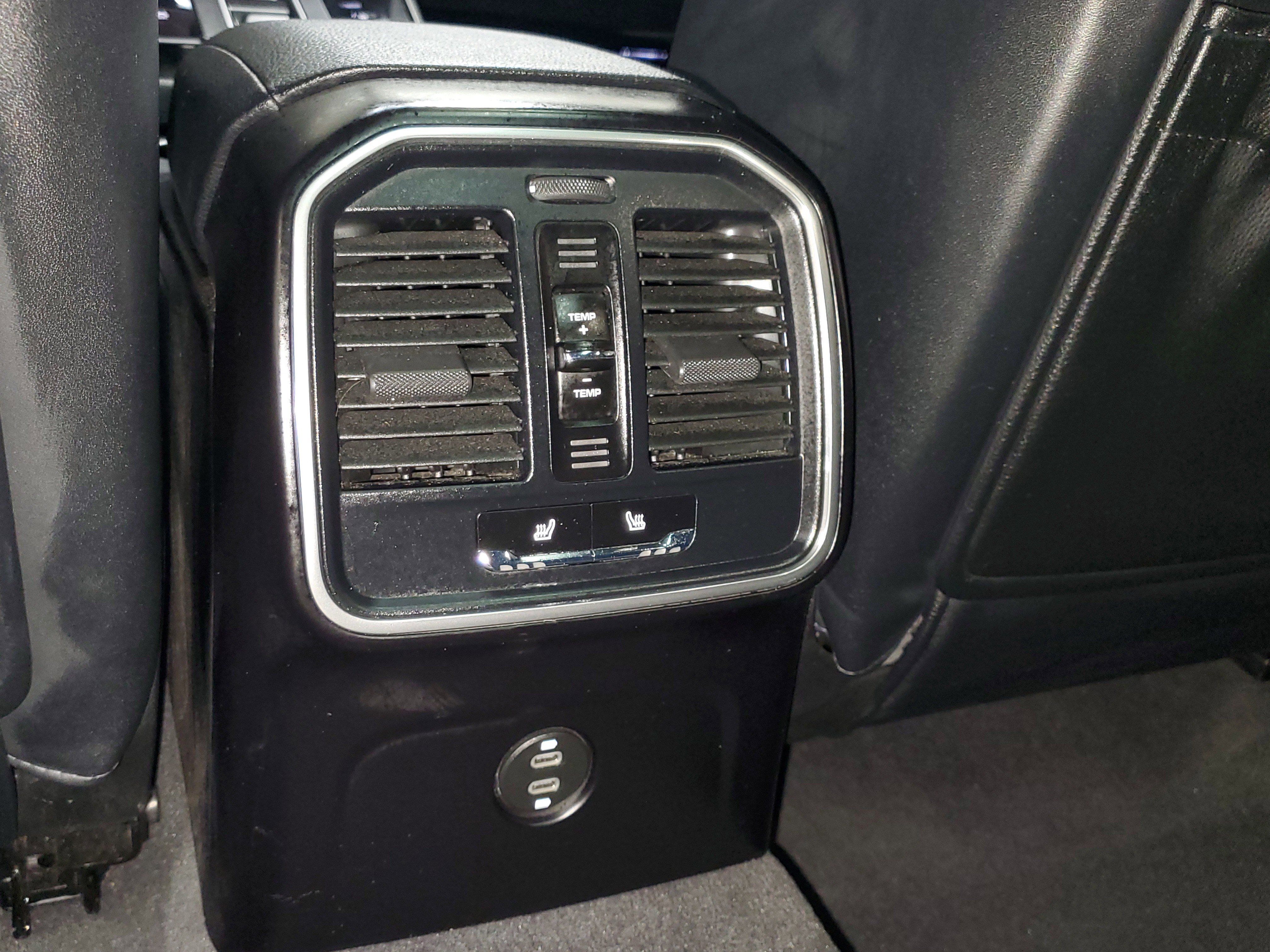 Used 2025 Porsche Macan AWD/4WD image 12