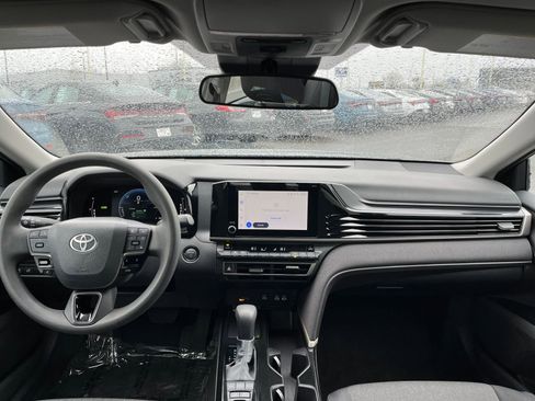 Used 2025 Toyota Camry LE image 33