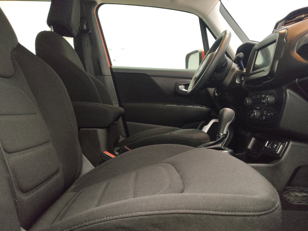 Used 2021 Jeep Renegade Latitude FWD image 21