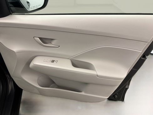 Used 2025 Hyundai Kona SEL AWD/4WD image 32