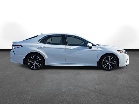 Certified 2020 Toyota Camry SE image 4