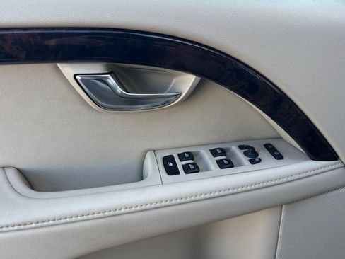 Used 2016 Volvo XC70 T5 Platinum w/ Protection Package image 14