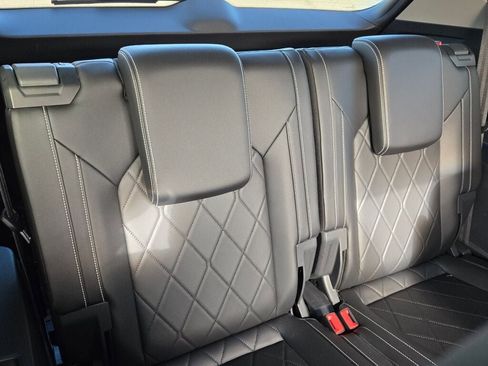 Used 2024 Volkswagen Atlas SEL Premium R-Line image 12