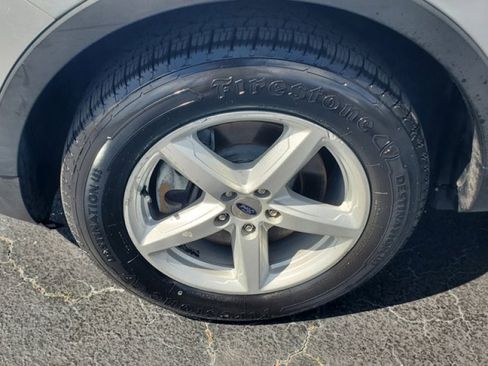 Certified 2018 Ford Explorer XLT image 4