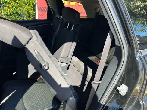 Used 2017 Dodge Journey SE w/ Flexible Seating Group image 11